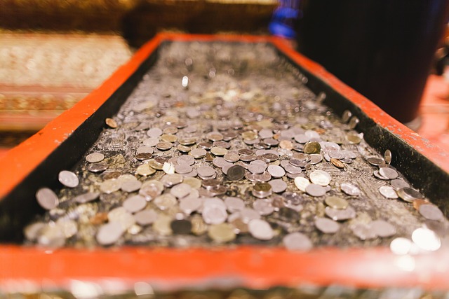 vysypané mince